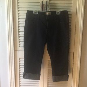 Old navy flirt capri pants